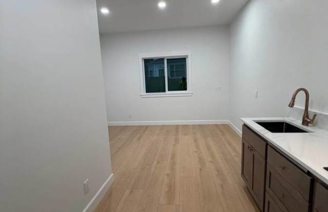1815 G St Gallery 4