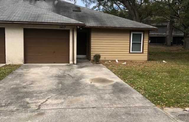 5617 PINEBAY CIR N Gallery 2