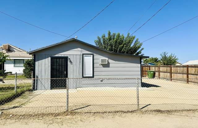 410 1/2 S. 7th St. - 410 1/2 South 7th Street, Taft, CA 93268