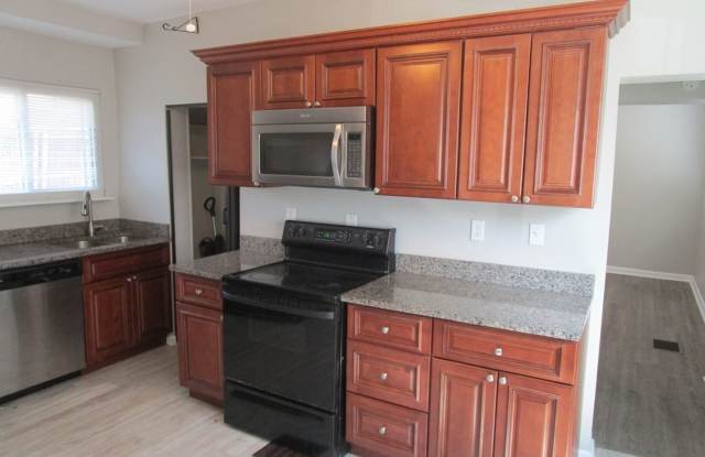UPDATED 1 BEDROOM, 1 BATH HOME + OFFICE IN TROY HILL photos photos