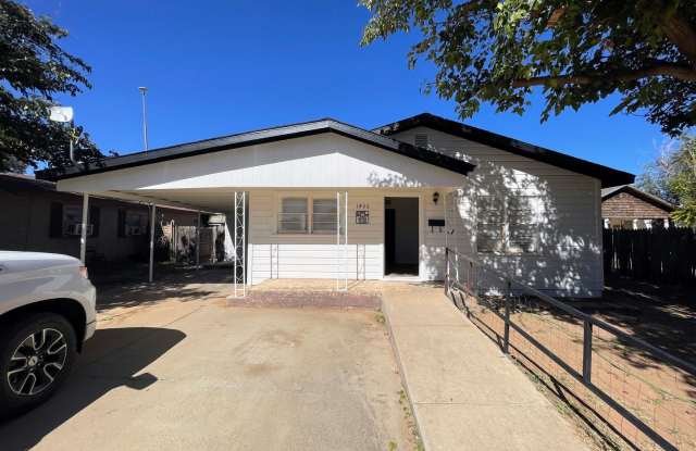 Modern Comfort Meets Classic Charm – Fresh‑Renovated 3‑Bed Home in Lamesa - 1406 North 10th Street, Lamesa, TX 79331