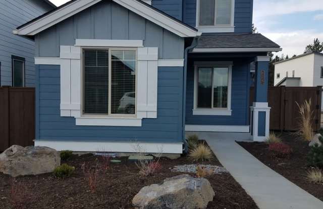 Newer 3 bedroom plus Den and Amenities in The Bridges photos photos