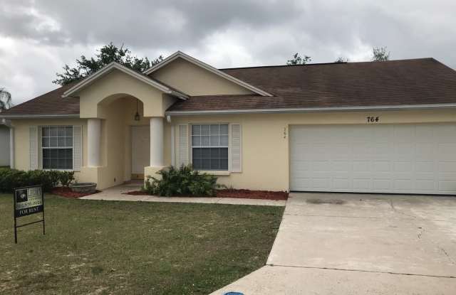Single family home close to the lake and walk path - 764 Barclay Terrace, Lake Wales, FL 33853