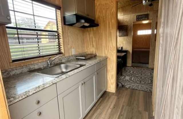 Fully furnished tiny home- 1 bedroom, 1 bath! Gallery 4