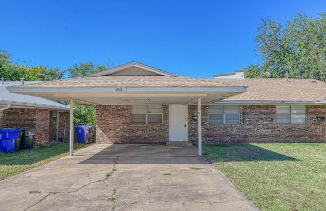 Spacious Two Bedroom Duplex near OU! - 813 Drake Drive, Norman, OK 73071