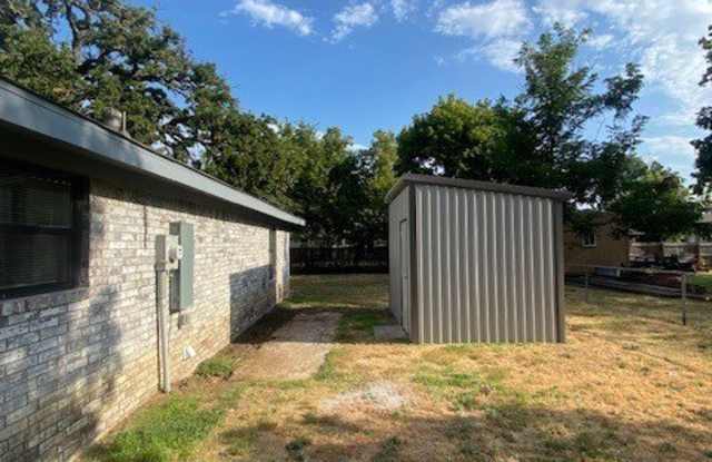 401 N Neathery Avenue Gallery 3