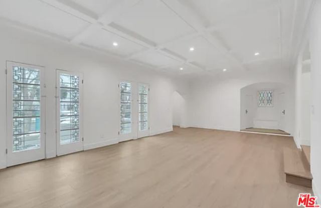 6446 West 6th Street Gallery 4