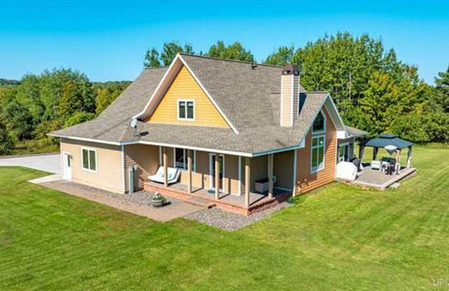 Furnished 2-Bedroom, 2-Bathroom Home Near MTU — Available Now Gallery 3