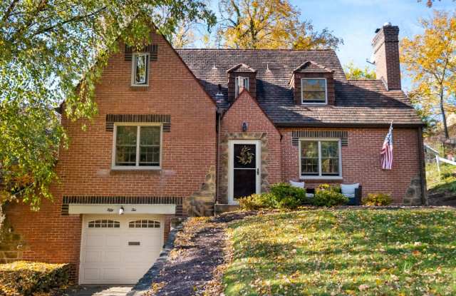 Luxury 3-Bedroom, 2-Bathroom House in Mt. Lebanon! - 52 Sunnyhill Drive, Allegheny County, PA 15228