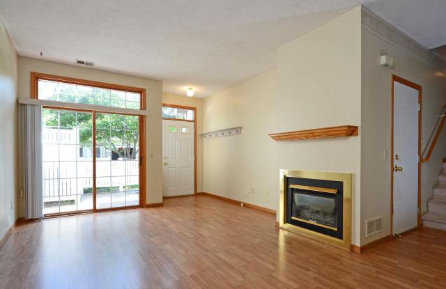 Beautiful 2 Bedroom 2 Bathroom in Convenient Woodbury Location! photos photos