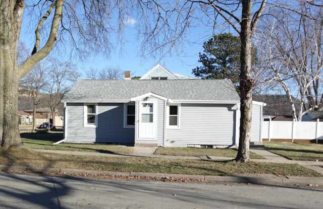 3 Bed/ 1 bath house in a great location photos photos