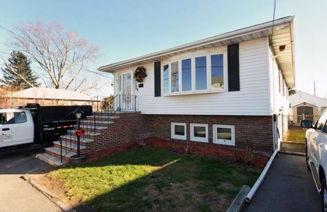 153 Lantern Rd - 153 Lantern Road, Revere, MA 02151