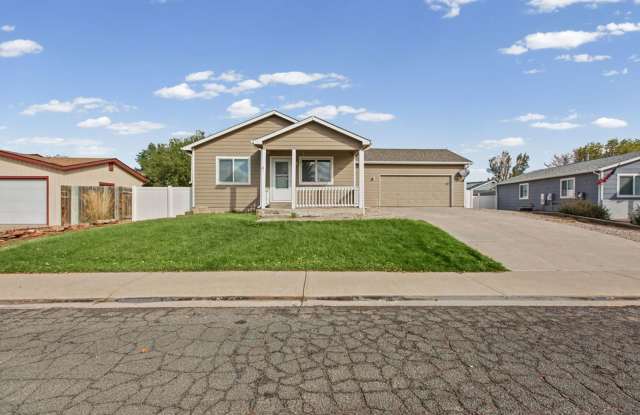 Spacious 4 Bedrooms | 3 Bathrooms | Pet Friendly | Fenced Yard | 2-Car Garage in Wellington Gallery 1