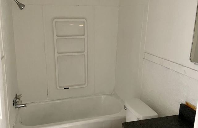 1707 Parker Street Gallery 3