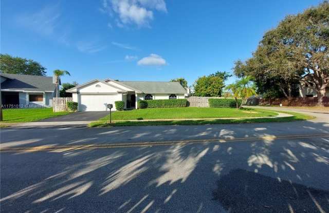 9920 SW 16th Ct photos photos