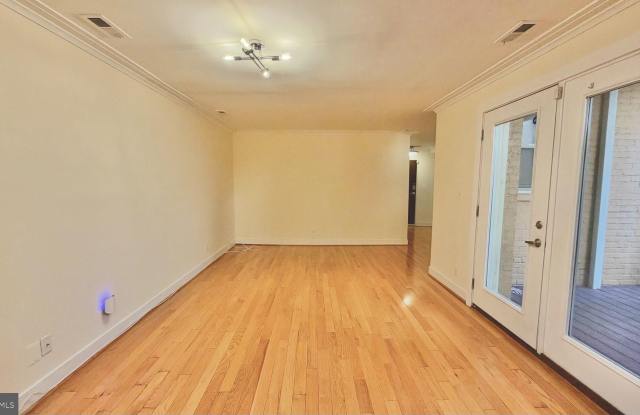 14 S ST NE Gallery 4