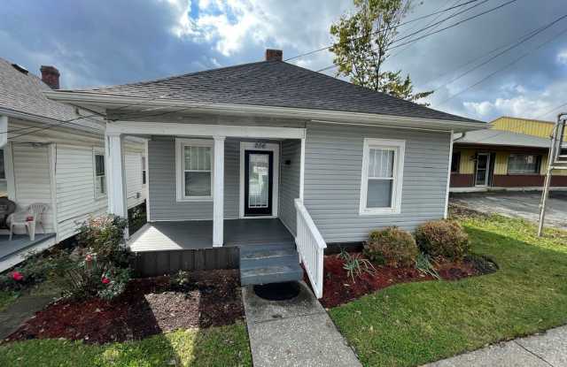 Cute Efficient Home Downtown Shelbyville - 206 Washington Street, Shelbyville, KY 40065