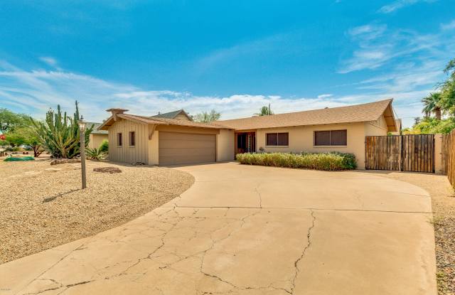 8531 E BERRIDGE Lane Gallery 2