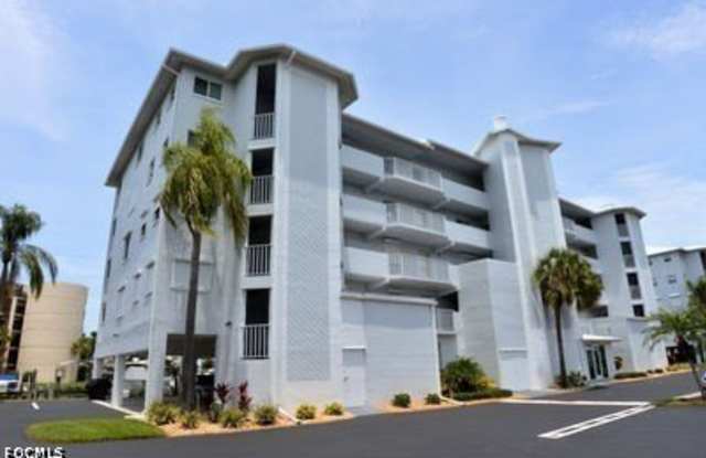 4591 Bay Beach Lane Gallery 3
