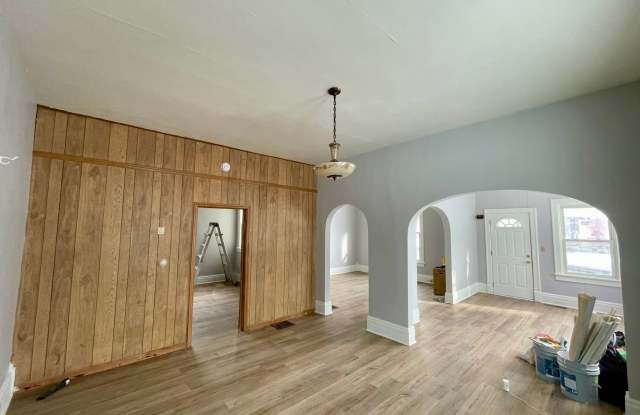 2-Bedroom Home – Housing Choice Voucher Welcome - 913 North 8th Street, Springfield, IL 62702