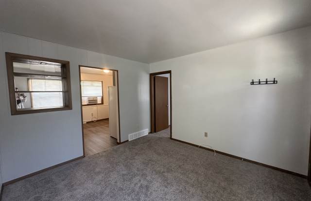 832 Parkview Dr Gallery 3