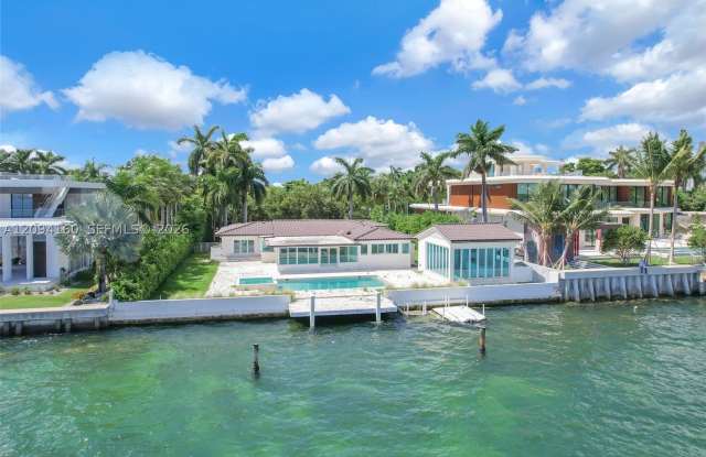 205 N Hibiscus Dr Gallery 1