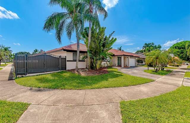 15530 SW 68th Ter photos photos