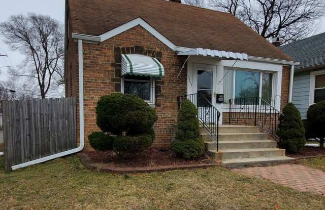 2 Bed 1 Bath Home Large Rooms and Tons of Storage Garage AC - 6717 Forestdale Avenue, Hammond, IN 46323