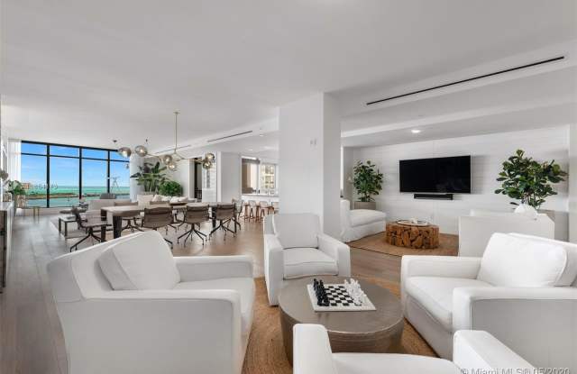 7066 Fisher Island Dr Gallery 3