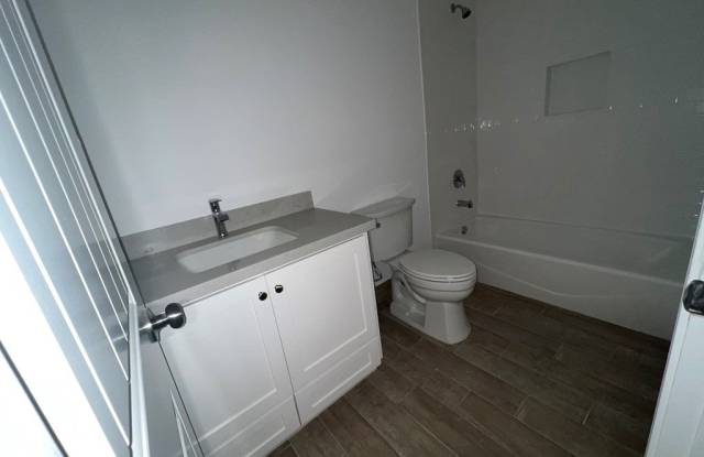 1009 Julia St. Gallery 2
