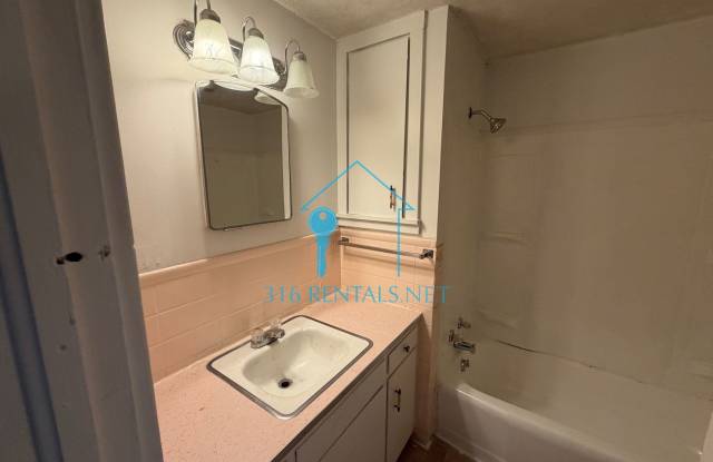 $1199 - 3 bed 1 bath - Single Family Home Gallery 1