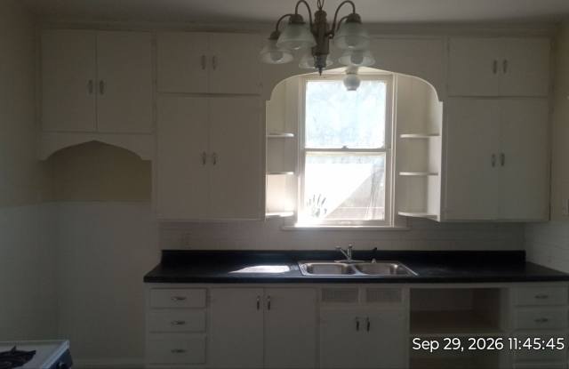 1441 Prouty Ave - 2 beds and 1 bath Gallery 1