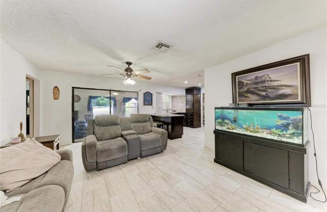 1520 SUNNYHILLS Drive Gallery 3