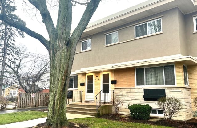 602 S Milwaukee Avenue - 602 South Milwaukee Avenue, Libertyville, IL 60048