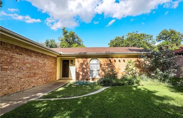 1105 Oak Forest Drive Gallery 2