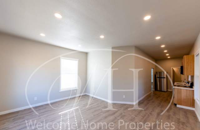 Newly Remodeled 1 Bedroom with an Office Gallery 2