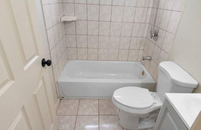 Charming 3-bedroom, 2-bath home Gallery 4