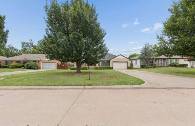 Beautiful Home in Nichols Hills FOR RENT Gallery 1