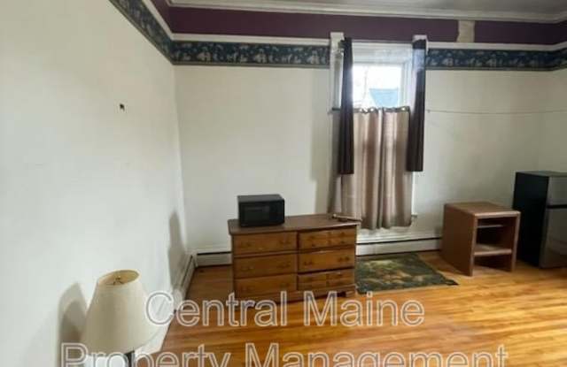 256 Main Street Rm 2 photos photos