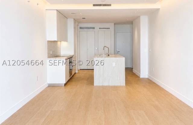 700 NE 23rd Ter Gallery 4
