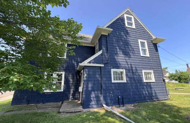 2222 Tower Ave - 2222 Tower Avenue, Superior, WI 54880