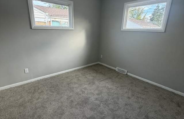 18612 Restor Avenue Gallery 4