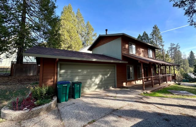 526 Ivy Street - 526 Ivy Street, Grass Valley, CA 95945