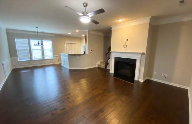 Large 3 BR in Park South Station for Immediate Lease! Gallery 3