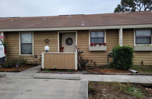 $1200 - Jefferson Square - Updated 2/2 photos photos