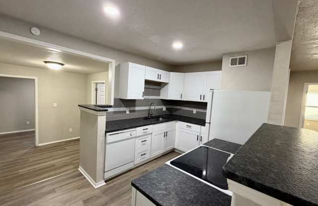 3 Bedroom Southwest Wichita Gallery 4