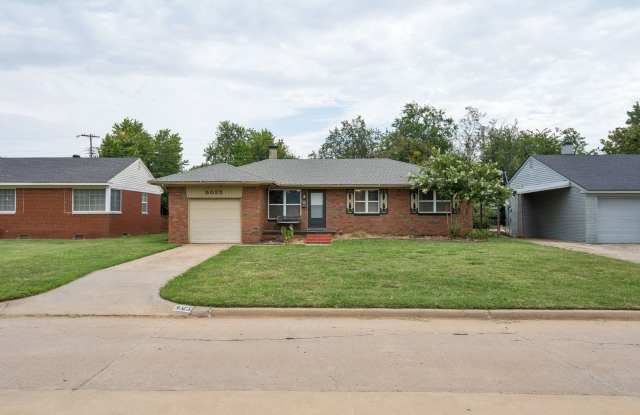 Charming 3-Bed Home with Spacious Backyard & Prime OKC Location photos photos