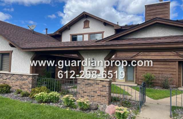 Coon Rapids Townhome Available Now, Open Floor Plan, Stainless Appliances, Attached Garage Gallery 1