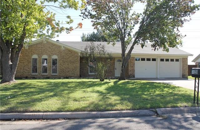 7120 Meadow Park S - 7120 Meadow Park S, North Richland Hills, TX 76180