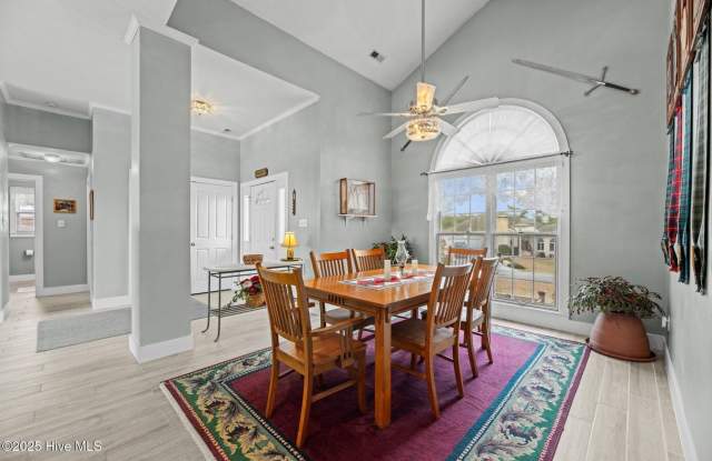 Waterfront Stunner! 3X3 in Gated Marina Community! Gallery 4